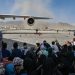 Rifillojnë fluturimet në aeroportin e Kabulit, evakuohen diplomatë dhe civilë
