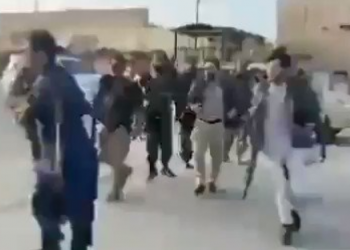 “S’ka dorëzim”! Rikthehen forcat kundër talebanëve, udhëheq “luani i luginës Panjshir” Ahmad Massoud