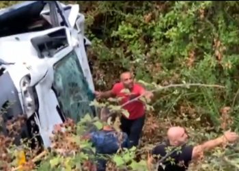 Policia, njoftim zyrtar për aksidentin në Muzinë: Pesë viktima nga përplasja e furgonit me fuoristradën. Po hetojmë