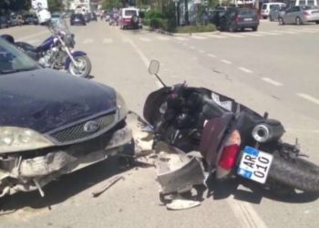 Pak minuta nga njëri-tjetri/ Dy aksidente në Tiranë, kamioni përplas motorin, tek “5 maji” makina plagos një të ri
