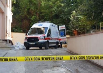 E rëndë/ 62-vjeçari gjendet i varur në banesë, policia: Po hetojmë