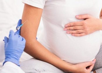 Po rritet numri i shtrimeve në spital, mjekët: Gratë shtatëzëna të vaksinohen sa më parë!