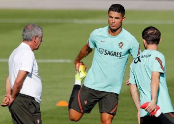 Trainerin e Portugalisë e mbysin me pyetje…. për rekordin e Ronaldos