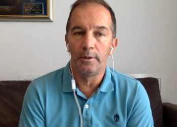 Mjeku shqiptar në Itali: Të vaksinohen fëmijët! Vaksina nuk fut mikroçipa në trup dhe as e ndryshon ADN