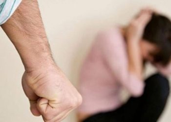 Arrestohet 46-vjeçari që dhunoi djalin dhe gruan, policia i gjen dhe drogë në banesë