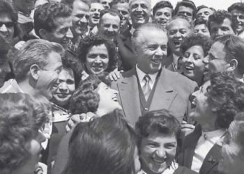 Zbardhen dokumentet e “kohës së Enverit”, gjoba që paguanin beqarët pse nuk ishin të martuar