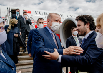 Erdogan viziton Malin e Zi/ Pritet nga Abazoviç, takohet edhe me presidentin Gjukanoviç