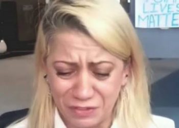 Gazetarja shpërthen në lot teksa i drejtohet shefit të NATO-s: “Ju lutem mos i njihni talibanët”
