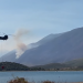 VIDEO/ Helikopteri holandez nis punën për të shuar flakët në Karaburun. 10 mijë litra ujë ose 5-fishi i kapacitetit të helikopterit tonë