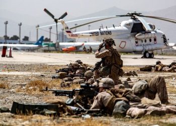 “Mund të ndodhin sërish sulme terroriste”/ Ambasada e SHBA-ve në Kabul paralajmëron qytetarët e saj: Mos shkoni në aeroport!