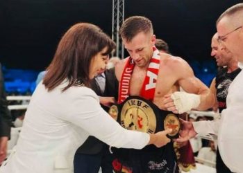 “Krenare për kampionin, frymëzim për talentet e reja”/ Ministrja Kushi i dorëzon ‘Gjerdanin e Artë’ Ferit Ketës