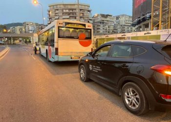 Pa kontroll teknik, nxirret jashtë shërbimit një linjë autobusësh në Tiranë