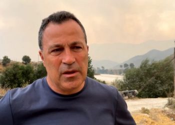 Situatë e rrezikshme nga flakët në Gjorm, Peleshi: Banorët të evakuohen me urgjencë