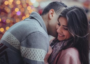 Na thoni llojin e puthjes që bëni më shpesh, t’ju themi ç’tregon kjo për lidhjen tuaj!