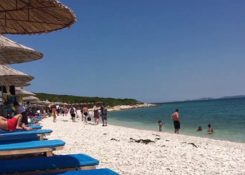 Pushuesit kosovarë ‘dynden’ në Shqipëri, por 90 % e të prekurve janë me variantin Delta në Kosovë