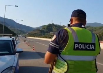 Vetëm për 5 orë kontrolle pezullohen 19 leje drejtimi. Drejtuesit udhëtonin me shpejtësi deri në 170 km/h, policia i “shemb” në gjoba
