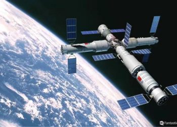 Astronautët kinezë kryejnë daljen e dytë jashtë për ndërtimin e stacionit hapësinor