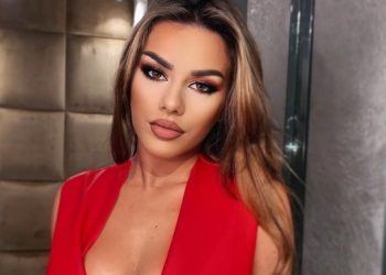 FOTOT/ Politikani kosovar e pranon publikisht: E preferoj shumë Tayna-n