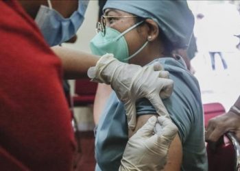 Pandemia/ Mbi 4,62 miliardë doza vaksinash të injektuara në mbarë botën