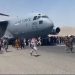 FOTO: Qindra refugjatë afganë brenda avionit që largohet nga Kabuli, shumë më tepër sesa kapaciteti i lejuar