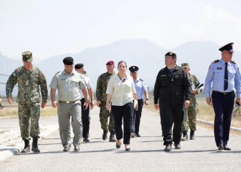 Shqipëria gati të presë afganët/ Xhaçka inspekton qendrat akomoduese: Janë marrë të gjitha masat, kurdo që të mbërrijë avioni