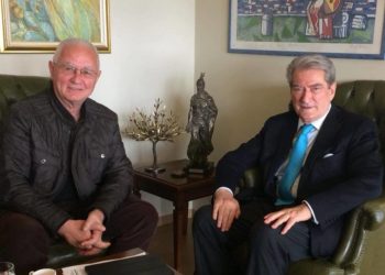 “Fresku” vazhdon/ Gazetari pranë PD i tregon Yuri Kim të mirat që Berisha i ka bërë Shqipërisë: Bravo Sali, më doli nga zemra