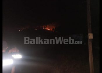 Gjirokastër/ Nuk mbarojnë telashet, zjarri evakuon banorët e një tjetër fshati, banesat në rrezik