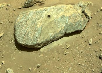 NASA merr mostrën e parë të shkëmbinjve në Mars