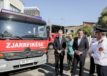 Holanda i dhuron dy zjarrfikëse të reja Tiranës, Veliaj: Një histori suksesi në luftën ndaj flakëve!