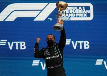 Rikthim te fitorja me rekorde, Lewis Hamilton feston në Soçi triumfin e 100 në karrierë