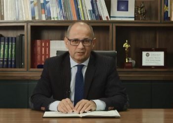 Rektori i UT: Vaksinimi i studentëve nuk kishte pse të bëhej i detyrueshëm, ende nuk dimë se…