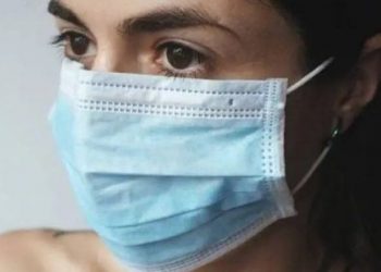 Gruaja shqiptare infektohet 3 herë me COVID dhe nuk është shtruar asnjëherë në spital, ja si e ka kaluar