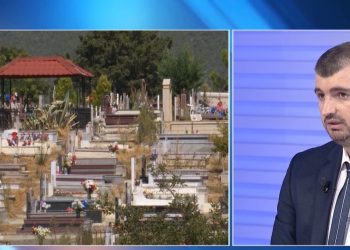 “Profeti ka thënë që çdo bir i Ademit duhet të tretet nën dhe”, Imami i Pazarit të Ri kundër varrezave murale