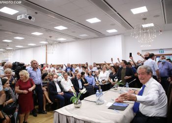 “O burra të kapim armët!”/ Mbështetësi i Berishës: Presim të na thërrasësh, vetëm një urdhër