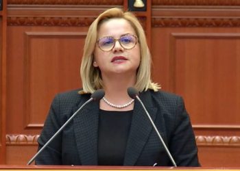 Seanca e dytë pa surpriza/ Miratohet raporti i “Mandateve”, deputetët Rama, Basha e Berisha betohen në mënyrë nominale! Pritet votimi i Nikollës