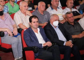 Bylykbashi me Berishën, ‘braktis’ Bashën: Demokracia s’mund të jetë ajo që vendos një individ për llogarinë e tij. Nëse flemë gjumë, do të na…!
