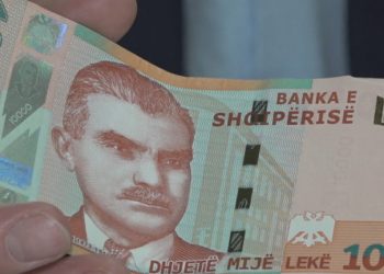 “Prek, shiko, lëviz”, hapat për të identifikuar paratë false