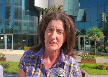 I vodhën 100 mln lekë dhe makinën/ Gruaja nga Fieri denoncon: Grabitësi pret të lirohet, na kërcënon si familje