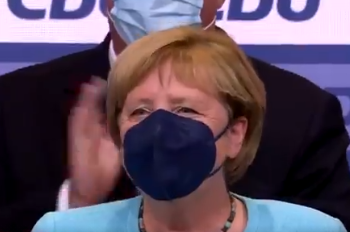 VIDEO/ Largimi i Merkel, kancelarja nuk mban dot lotët