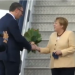 VIDEO/ Merkel arrin në Beograd, Vuçiç e pret me lule në aeroport