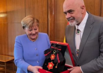 Vizita e Merkel në Tiranë/ Ambasada gjermane: Mikpritje dhe nderime mbresëlënëse!