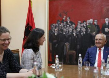 Meta shkrin gazit delegacionin e “Robert Bosch”: Garantoj se do bëj gjithçka për fuqizimin e demokracisë në Shqipëri