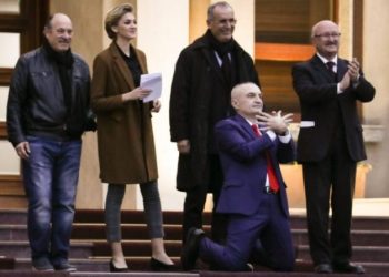 Budina: Ku dua t’ia di për Amerikë unë, Bashën do ta padisim pse i bindet SHBA. Kapexhiu: Rama është artist