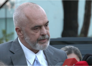 Përjashtimi i Berishës, Rama: PD është në një proces traumatik dhe e mirëkuptojmë. Ja pse i mblodha fletët e grisura