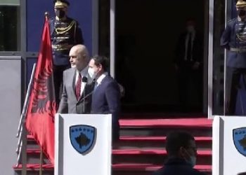 Rama rrëfen ‘debatin’ e vjetër me Kurtin: Si vëllai i madh kam mësuar që me të voglin ka gjithmonë një problem, s’të dëgjon kurrë