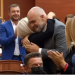 FOTO/ U zgjodh kryetare Kuvendi, Rama përqafon Lindita Nikollën, demokratët i bien tavolinave e largohen