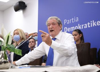 “S’donte të linte socialistët të votonin”/ Akuza: Isha kundër, mund të kishte viktima! Basha u thoshte miqve të huaj se vendimet i merr Berisha