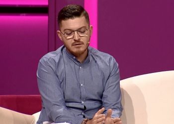 Vjehrra xheloze për nusen, 29-vjeçari tregon sherrin e të ëmës dhe të fejuarës për paratë në bankë