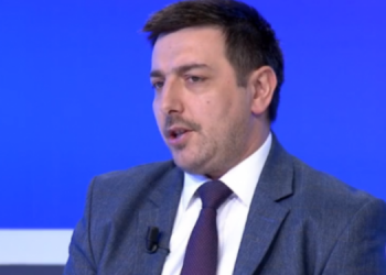 Zeqiraj kundër Adem Jasharit, Kurti e sjell në Shqipëri/ Gazetari Syla: Pse s’po çoni Gjuriçin ambasador në Tiranë, po kopjen e tij. Po e ofendoni Kosovën