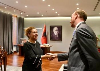 Xhaçka me ambasadorin britanik: Bashkëpunim për të nxitur reformat